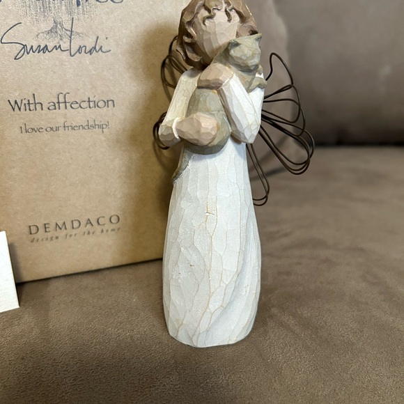 Willow Tree ‘With Affection’ Angel with Cat - Cream and Brown - Picture 8 of 11